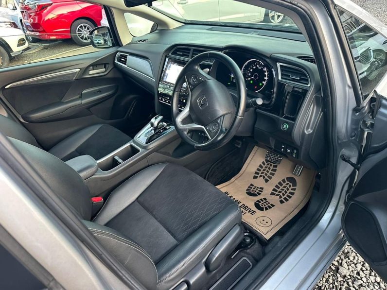 
								Honda Fit Shuttle full									