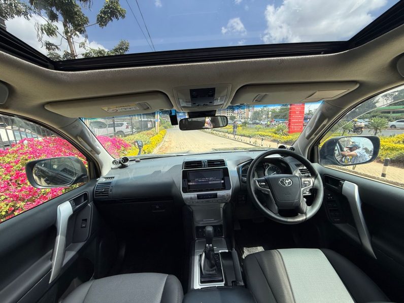 
								Toyota LandCruiser Prado TX-L full									