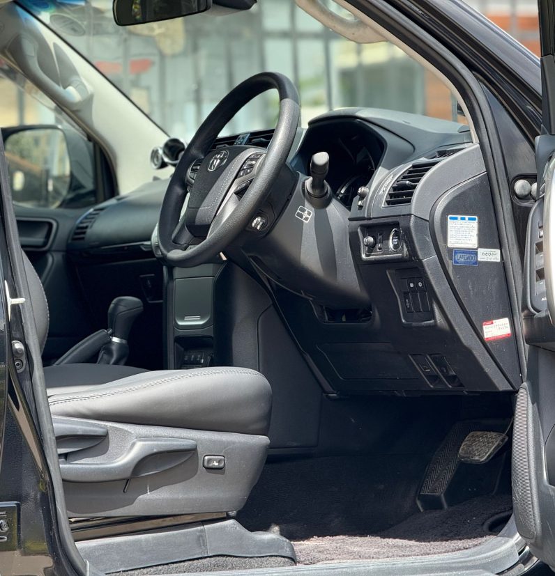 
								Toyota LandCruiser Prado TX-L full									