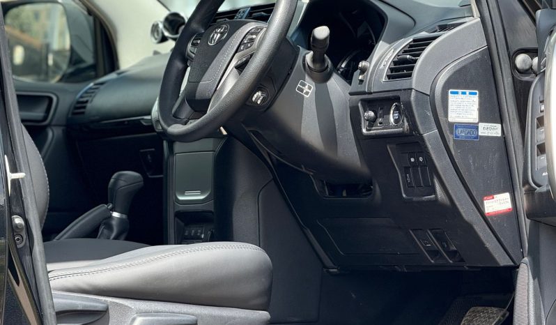 
								Toyota LandCruiser Prado TX-L full									