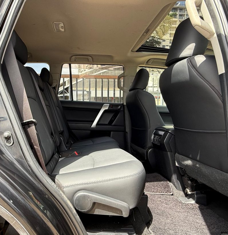 
								Toyota LandCruiser Prado TX-L full									