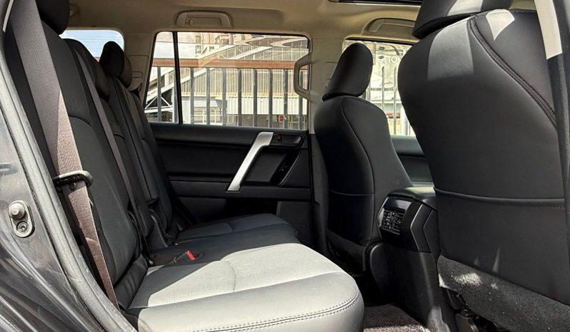 
								Toyota LandCruiser Prado TX-L full									