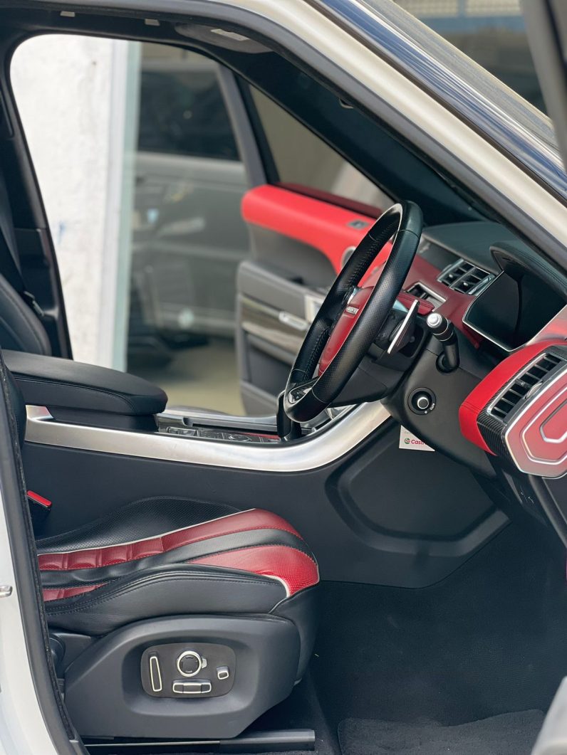 
								Range Rover SVR full									