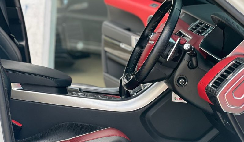 
								Range Rover SVR full									