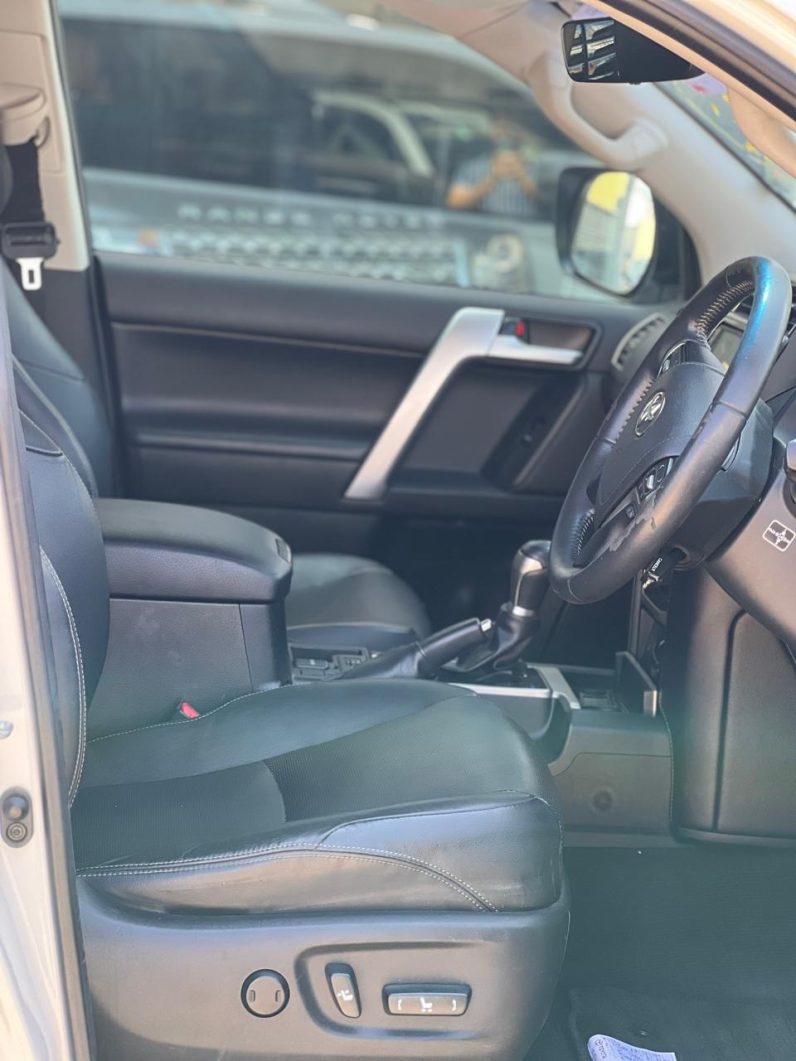 
								Toyota Landcruiser Prado TX full									