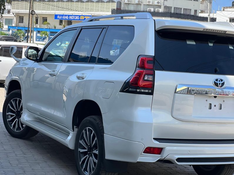 
								Toyota Landcruiser Prado TX full									