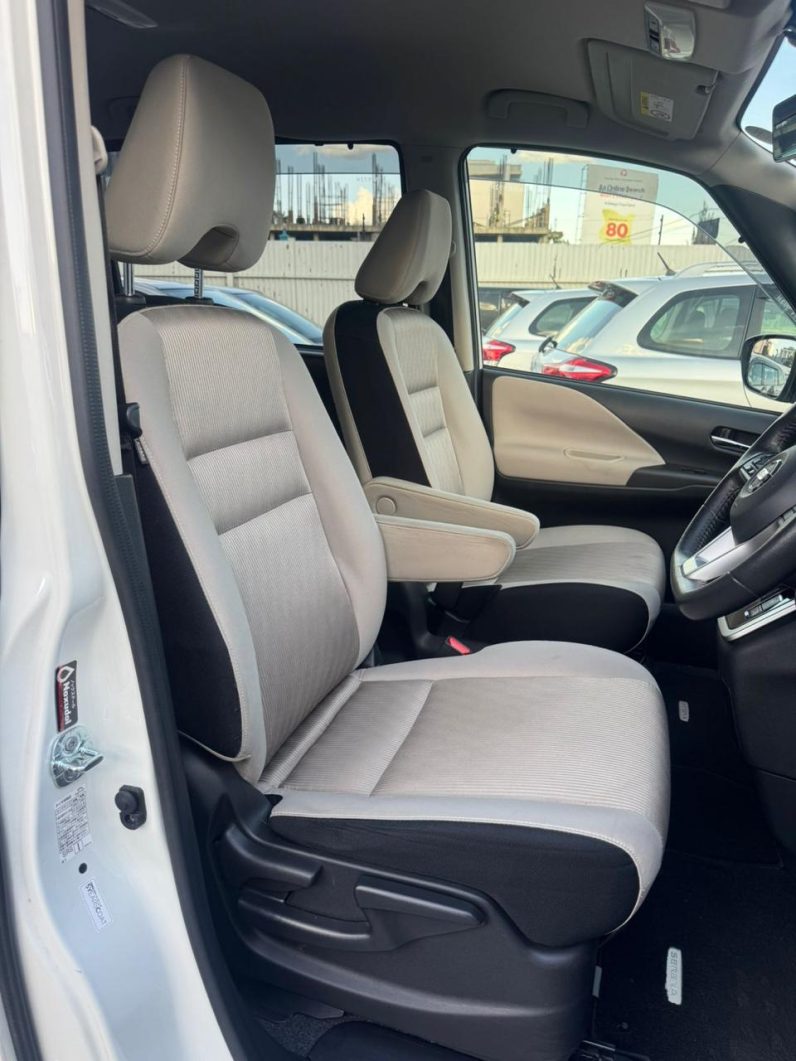 
								Nissan  Serena Highway Star full									