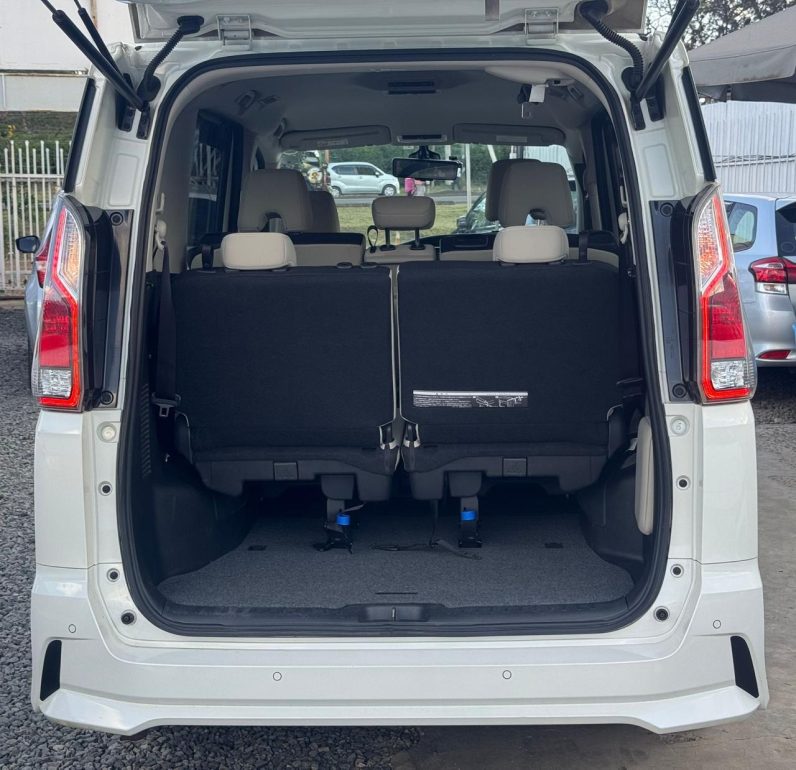 
								Nissan  Serena Highway Star full									