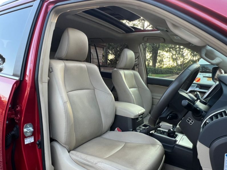 
								Toyota LandCruiser Prado TXL full									