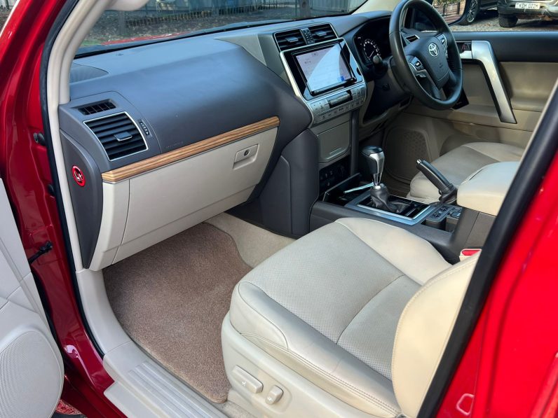 
								Toyota LandCruiser Prado TXL full									