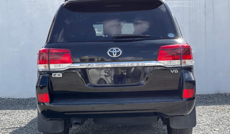 
								Toyota Landcruiser V8 ZX full									