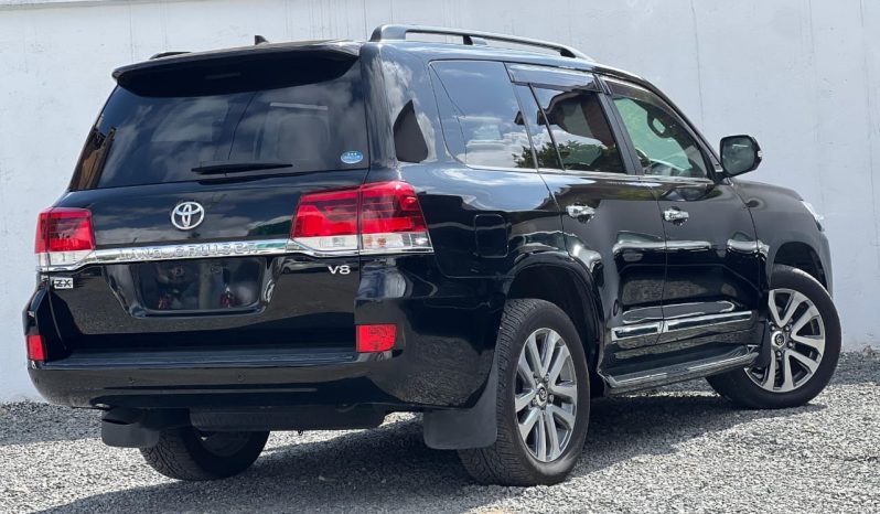 
								Toyota Landcruiser V8 ZX full									