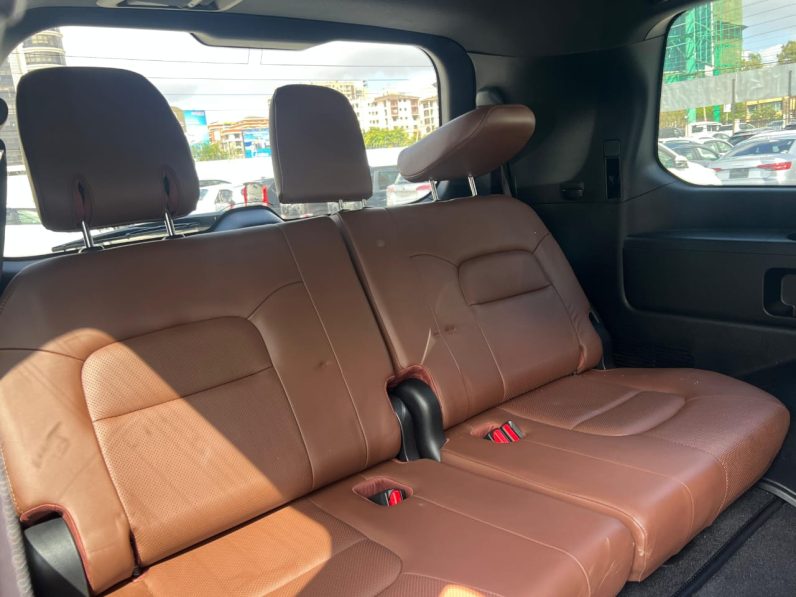 
								Toyota Landcruiser V8 ZX full									