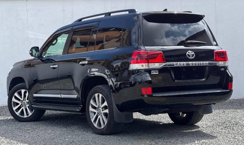 
								Toyota Landcruiser V8 ZX full									