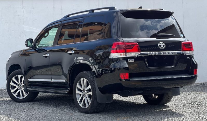 
								Toyota Landcruiser V8 ZX full									