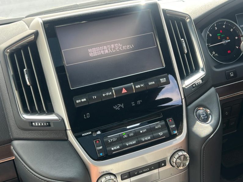 
								Toyota Landcruiser V8 ZX full									