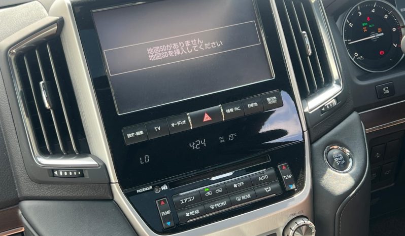 
								Toyota Landcruiser V8 ZX full									