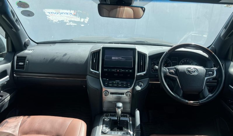 
								Toyota Landcruiser V8 ZX full									