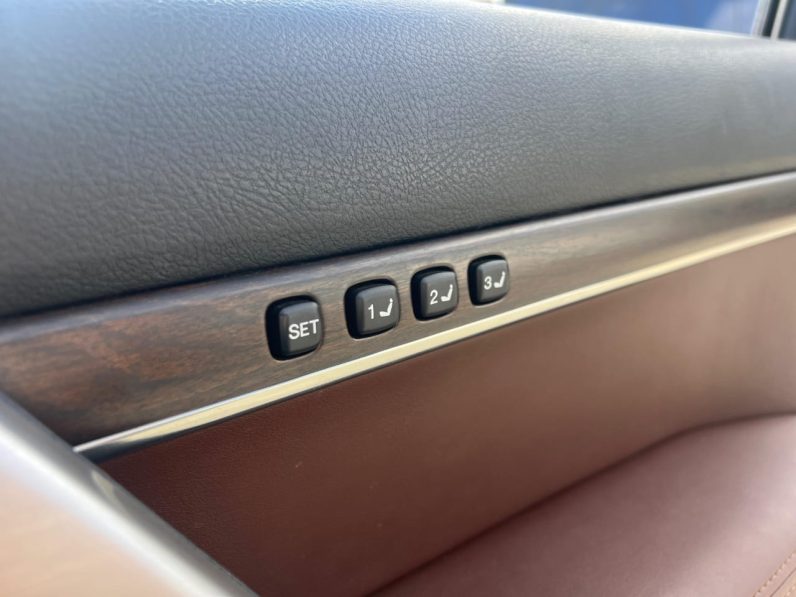 
								Toyota Landcruiser V8 ZX full									