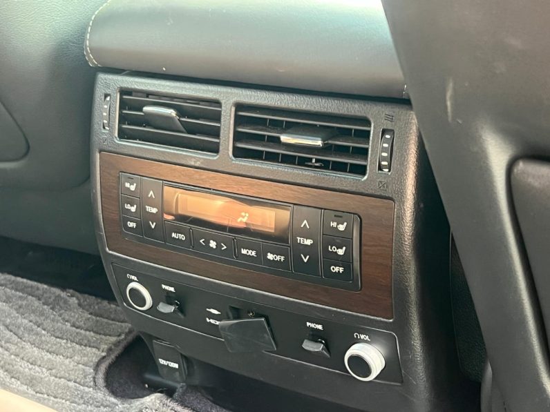 
								Toyota Landcruiser V8 ZX full									