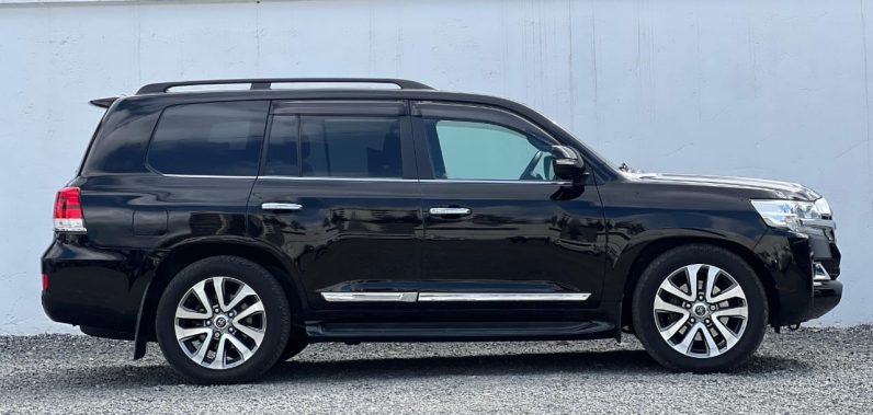 
								Toyota Landcruiser V8 ZX full									