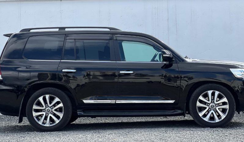 
								Toyota Landcruiser V8 ZX full									