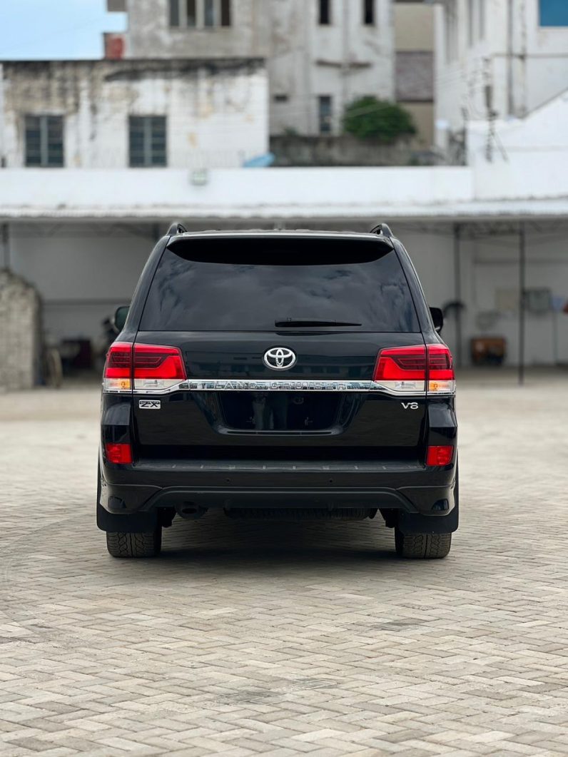 
								Toyota LandCruiser Prado 200 series full									