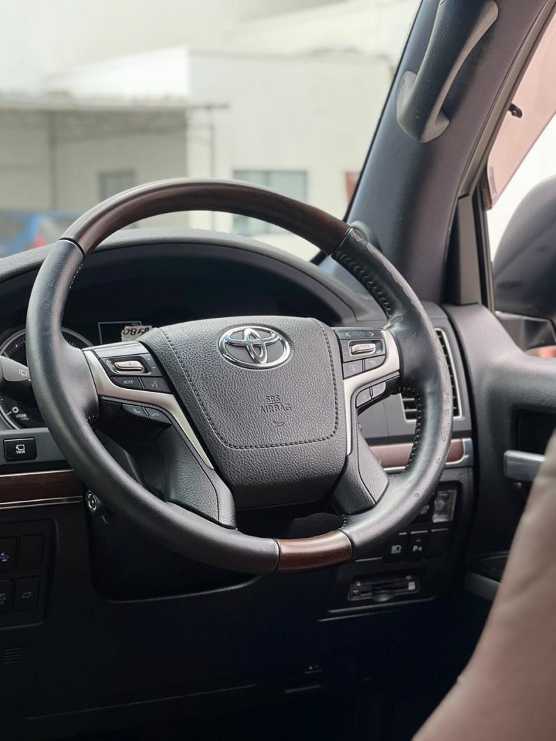 
								Toyota LandCruiser Prado 200 series full									