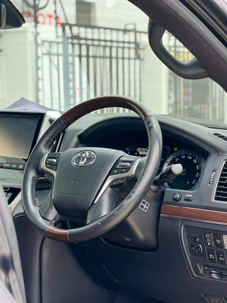 
								Toyota LandCruiser Prado 200 series full									