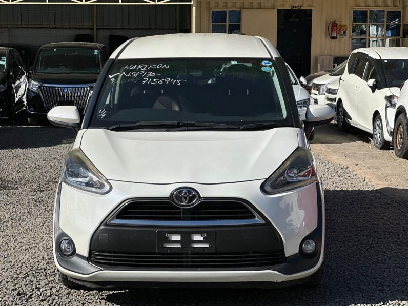 
								Toyota Sienta full									