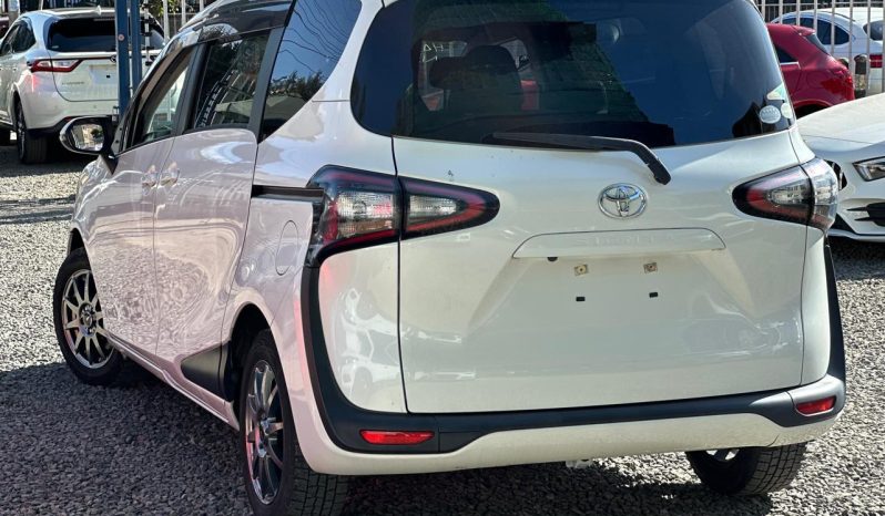 
								Toyota Sienta full									
