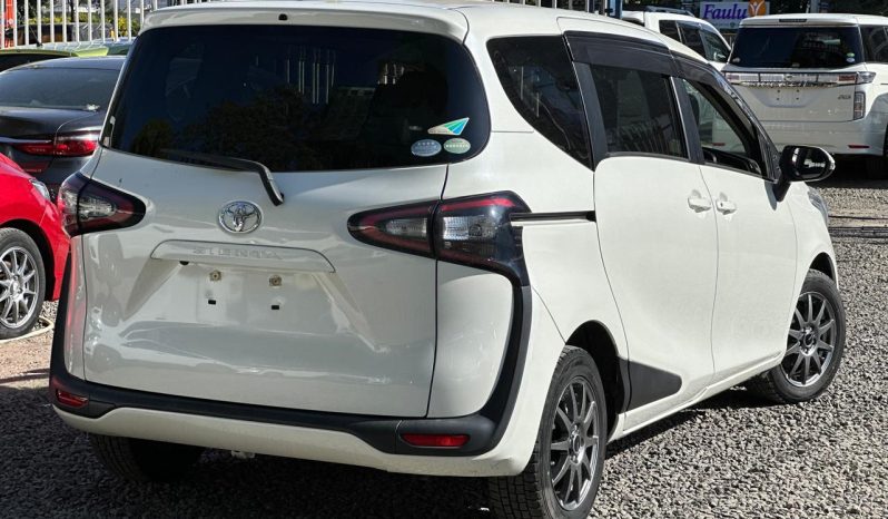 
								Toyota Sienta full									