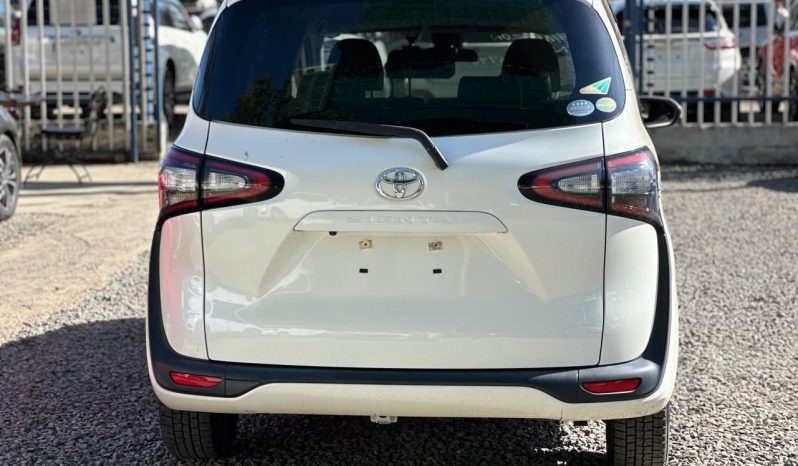
								Toyota Sienta full									