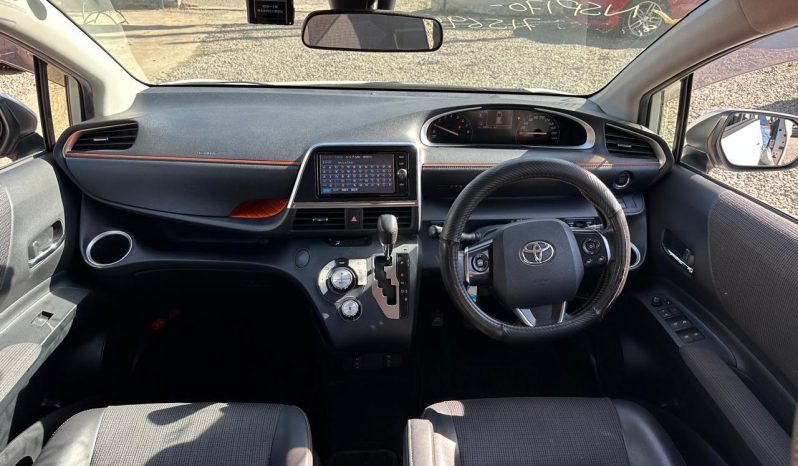 
								Toyota Sienta full									