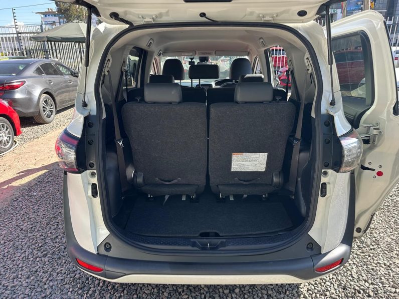 
								Toyota Sienta full									