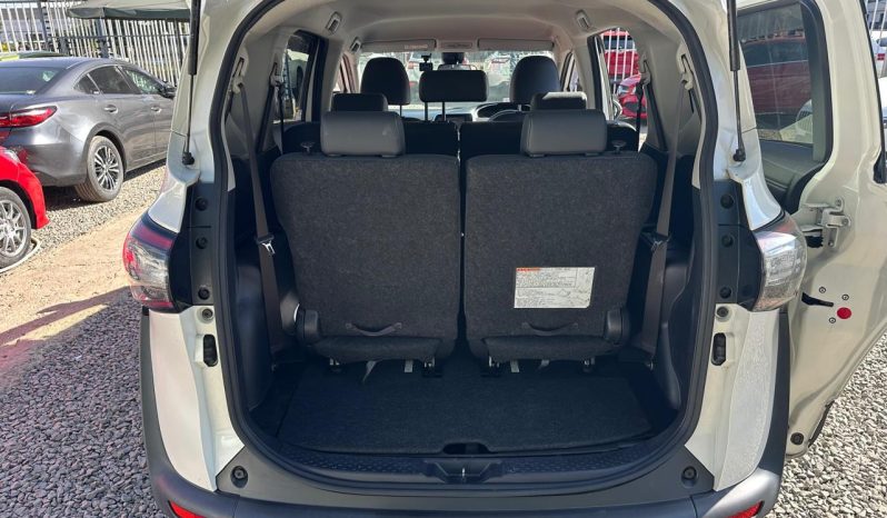 
								Toyota Sienta full									