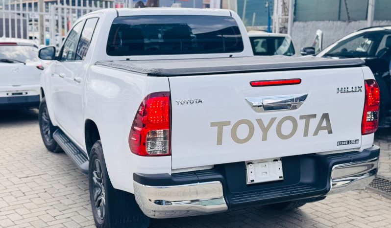 
								Toyota Hilux full									