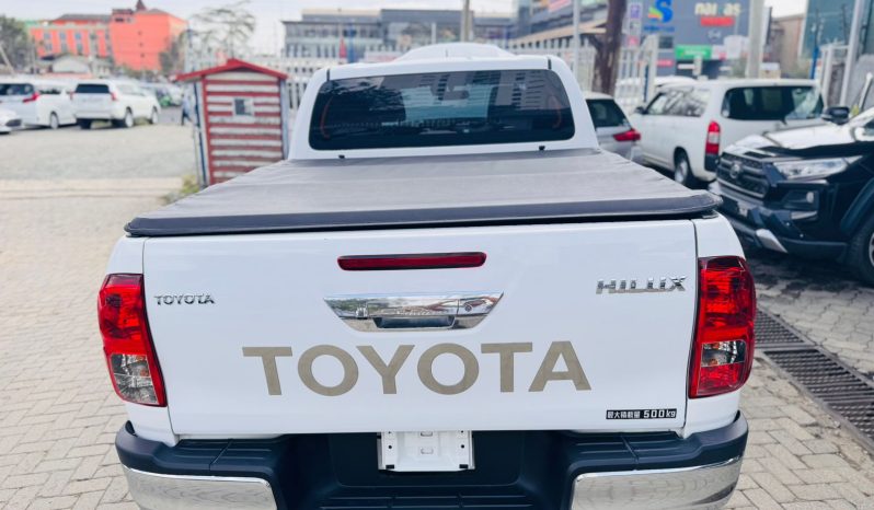 
								Toyota Hilux full									