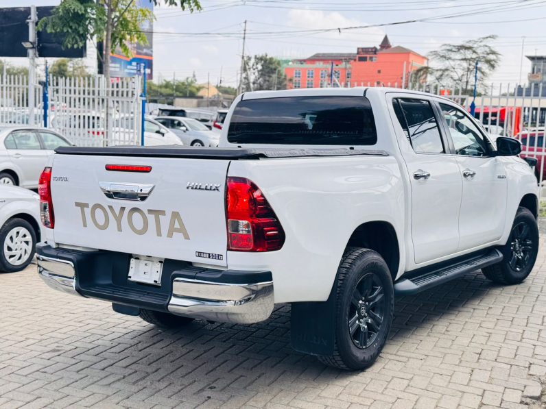 
								Toyota Hilux full									