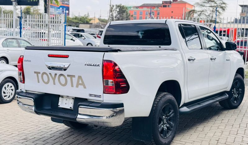 
								Toyota Hilux full									