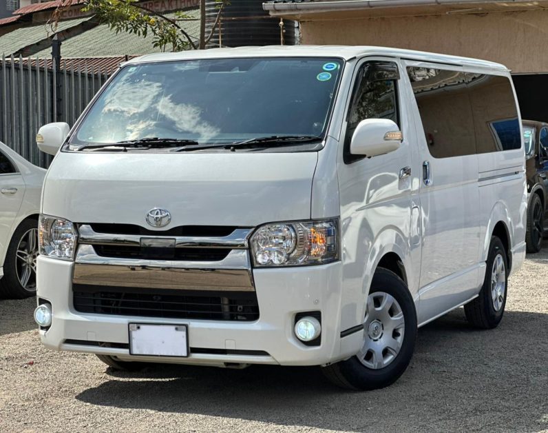 
								Toyota Hiace Super GL full									