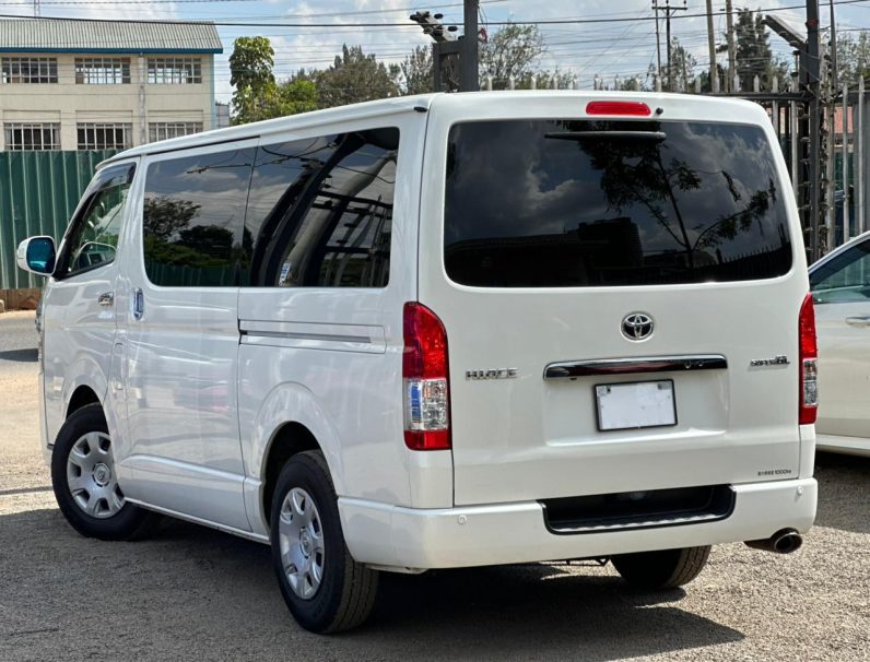 
								Toyota Hiace Super GL full									