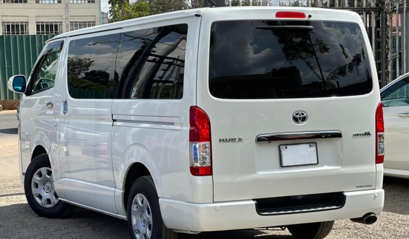
								Toyota Hiace Super GL full									