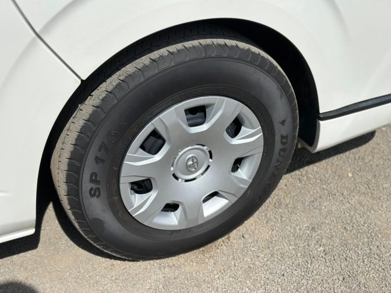 
								Toyota Hiace Super GL full									