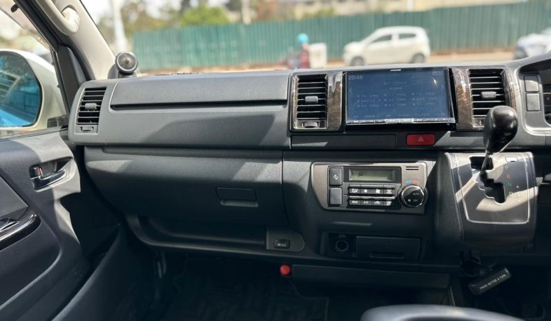 
								Toyota Hiace Super GL full									