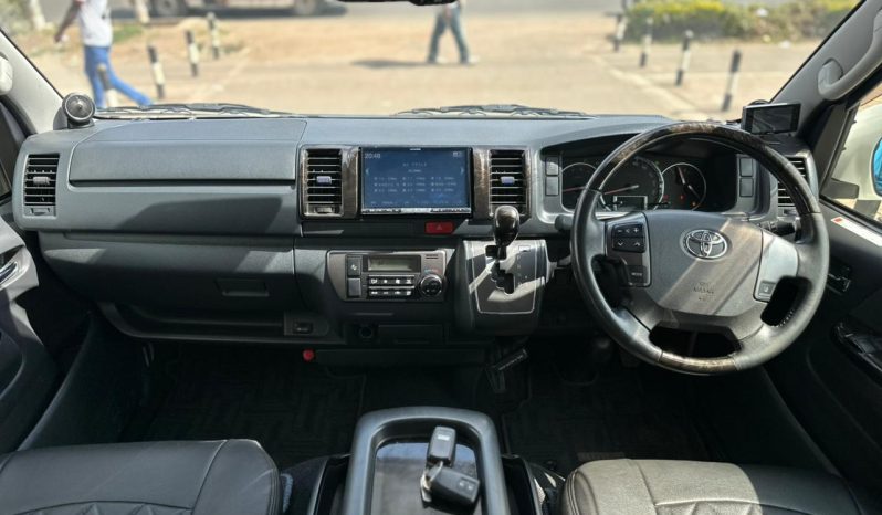 
								Toyota Hiace Super GL full									