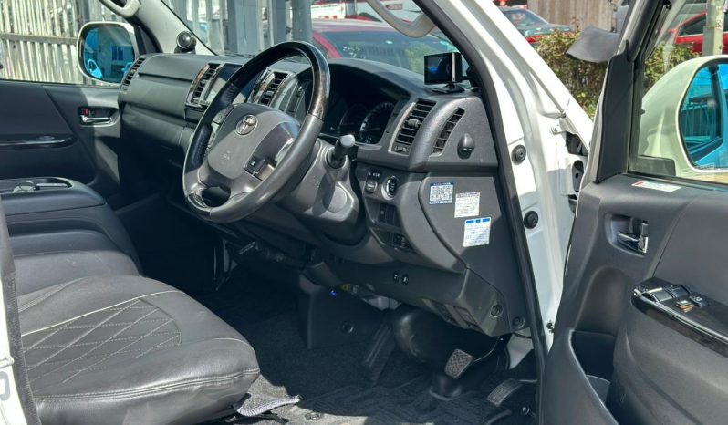 
								Toyota Hiace Super GL full									