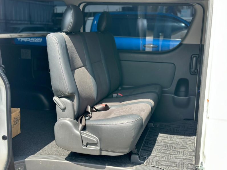 
								Toyota Hiace Super GL full									