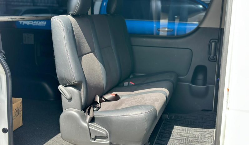 
								Toyota Hiace Super GL full									