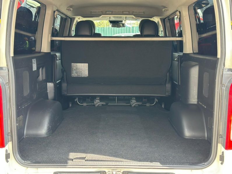 
								Toyota Hiace Super GL full									